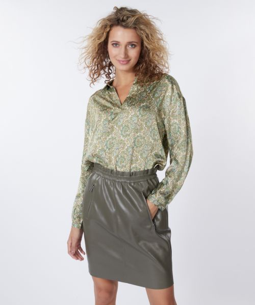 Blouse V-collar hideaway