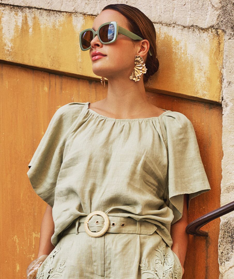 Blouse back detail linen