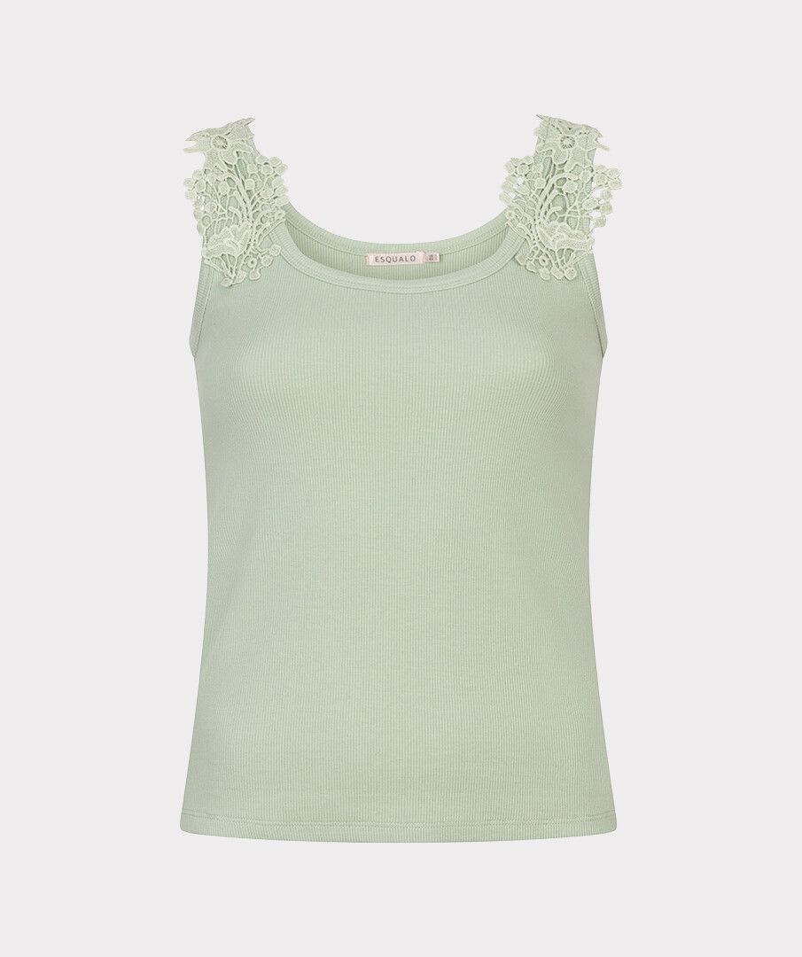 Singlet shoulder detail