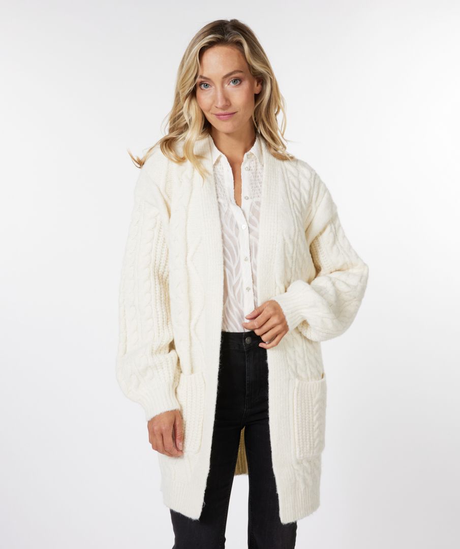 Cardigan cable knit pockets