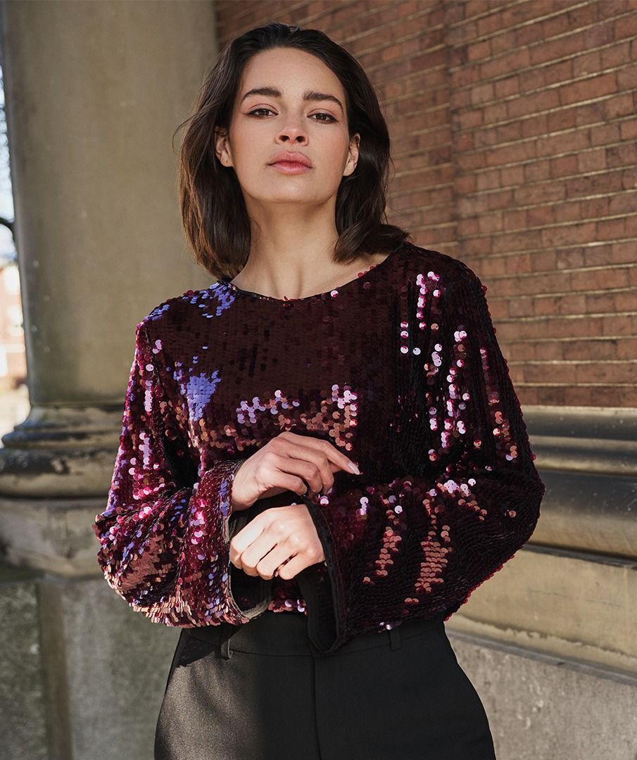Top flared slve sequins