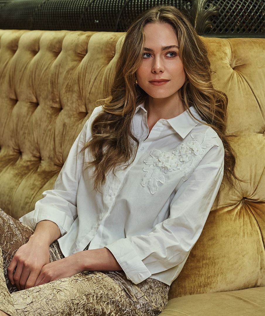 Blouse small flower patch