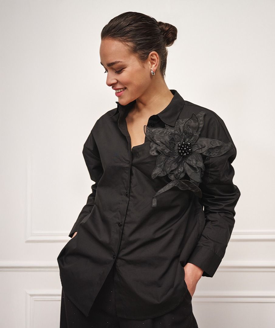 Blouse big flower patch